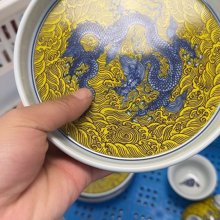 瓷片黄釉海水龙大壶承