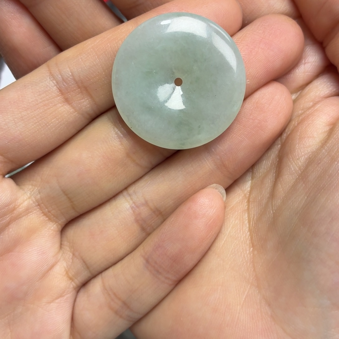 翡翠未镶嵌颈饰大扣子