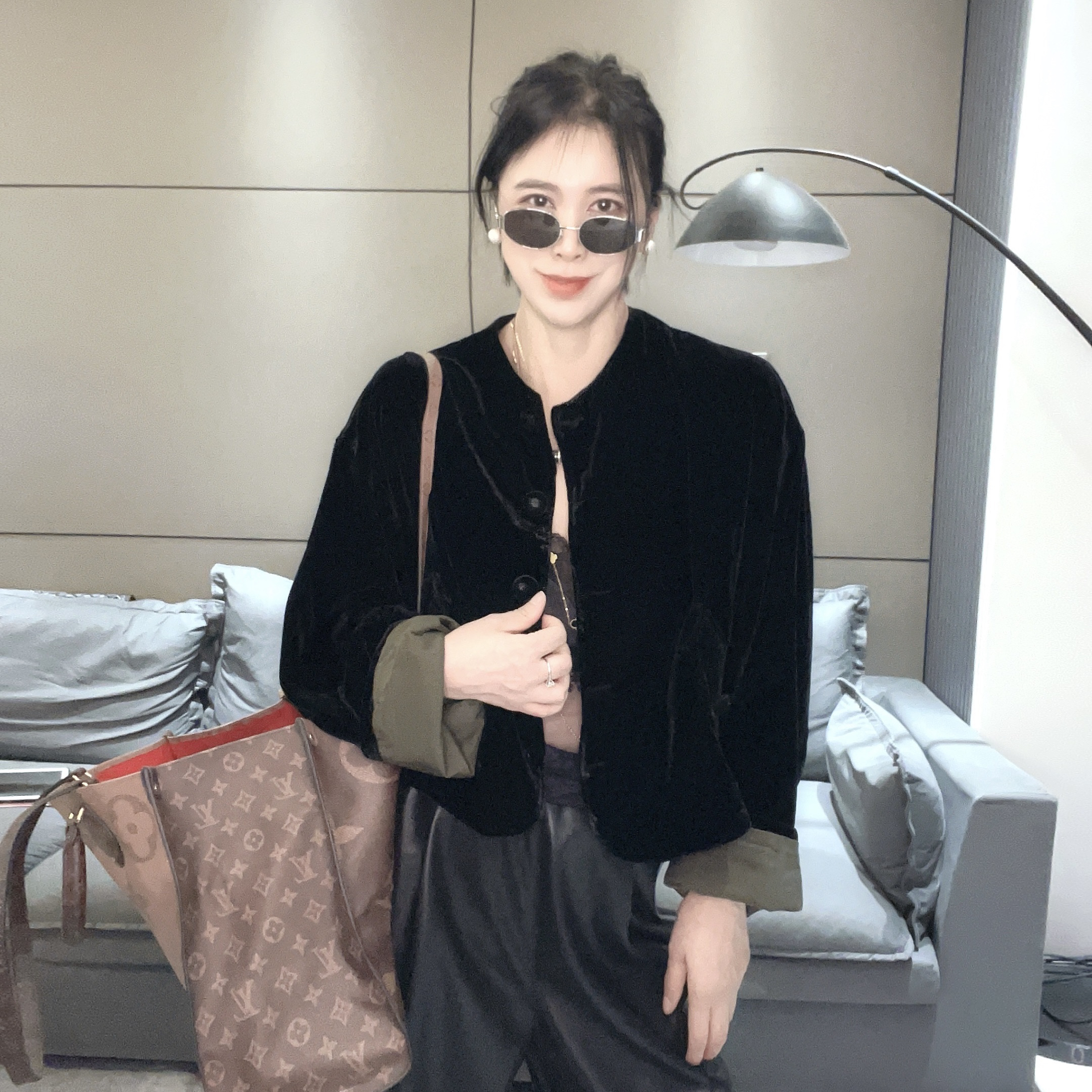 【淇淇】➕秋季简约时尚欧韩货高级百搭无弹丝绒撞色设计短外套