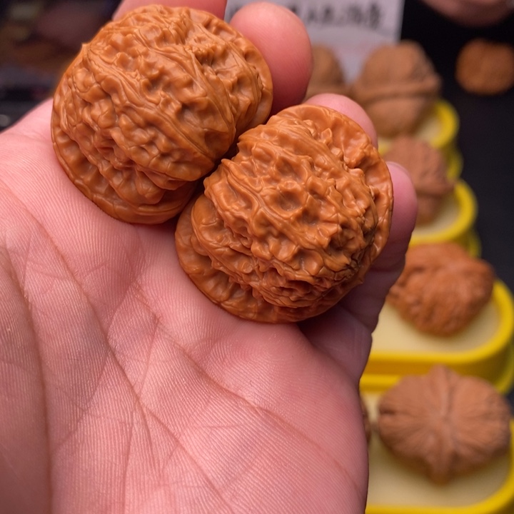 桃核把件山地球白尺寸37