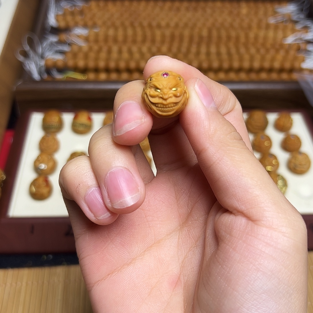 辣***酱猴头核桃吊坠镶嵌单颗国王恶僧