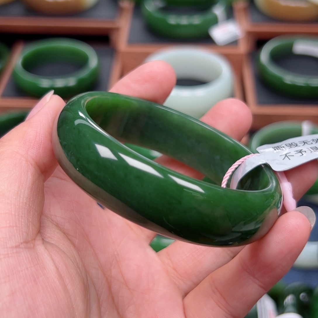 未镶嵌手镯和田玉（碧玉）