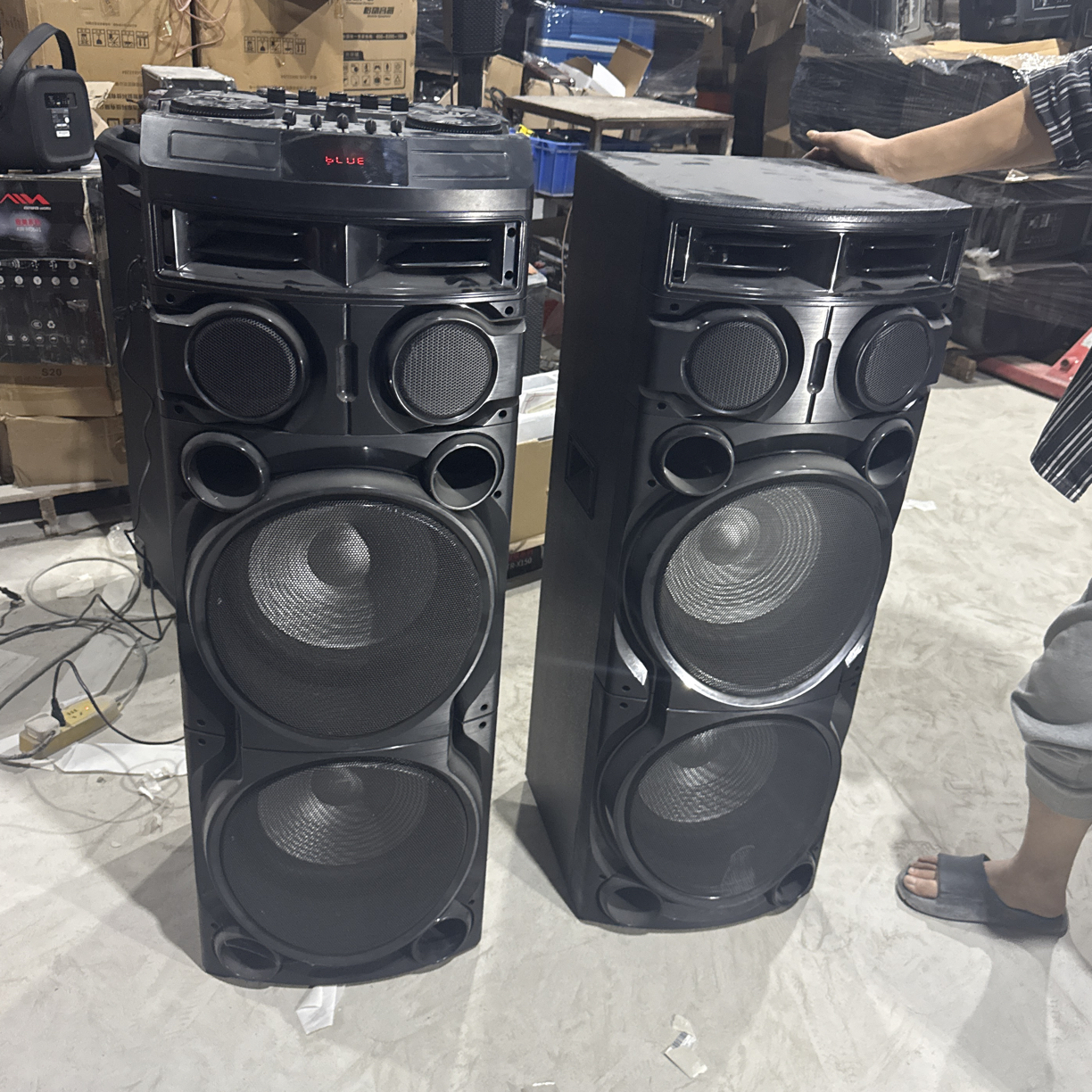 9新  插电款双12寸音响一对，不包邮，裸机没有任何配件