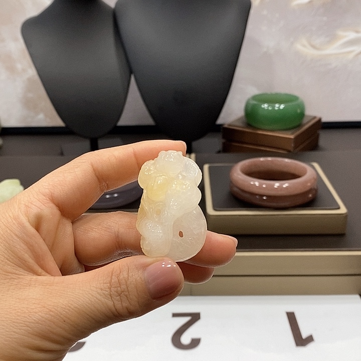 东陵石手镯未镶嵌