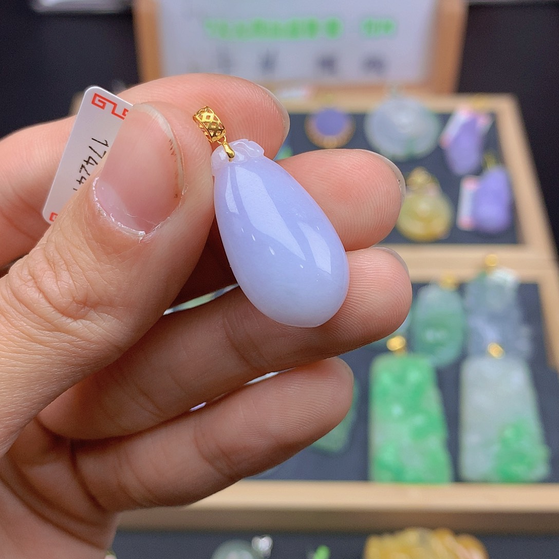 翡翠颈饰18K金镶嵌翡翠