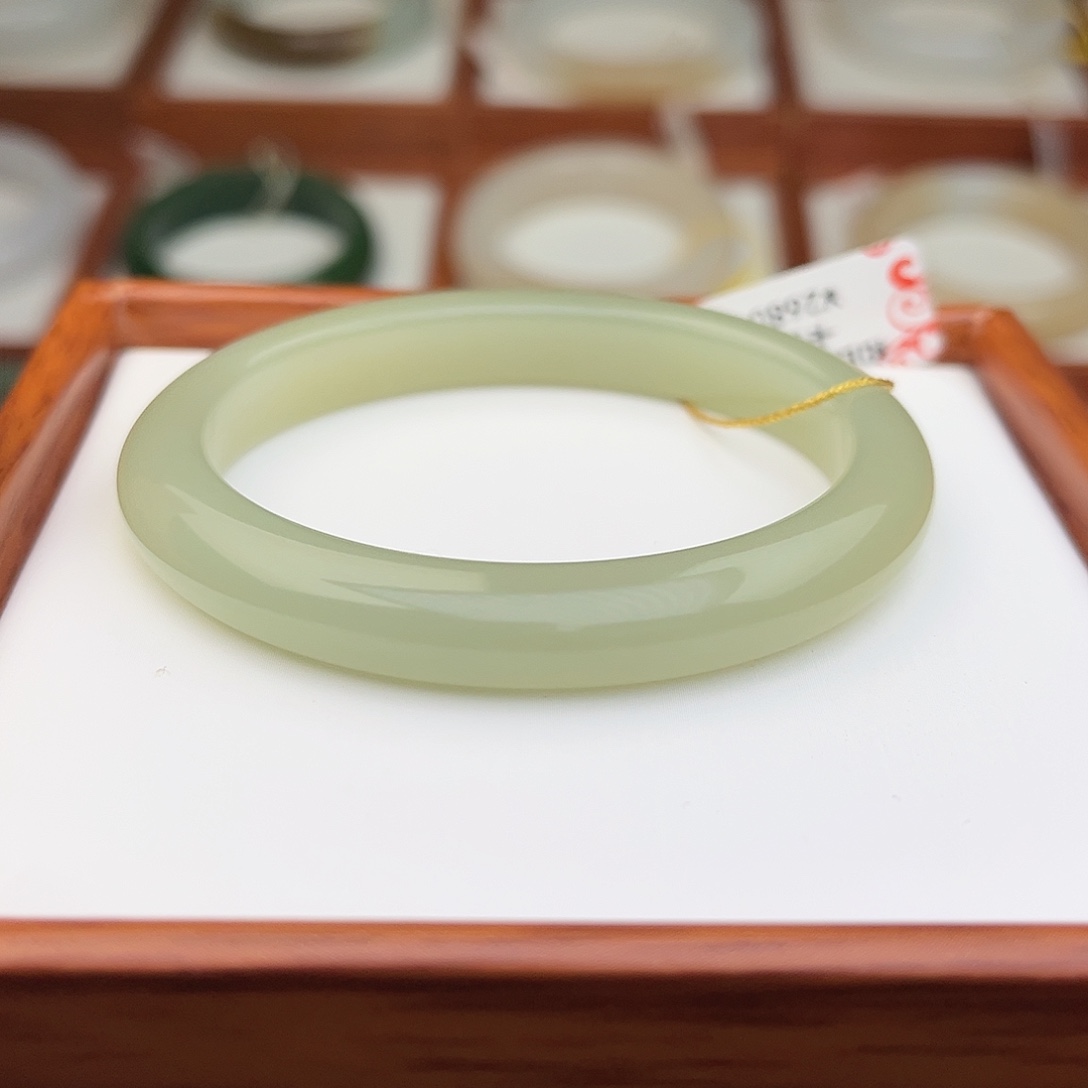 和田玉未镶嵌手镯50