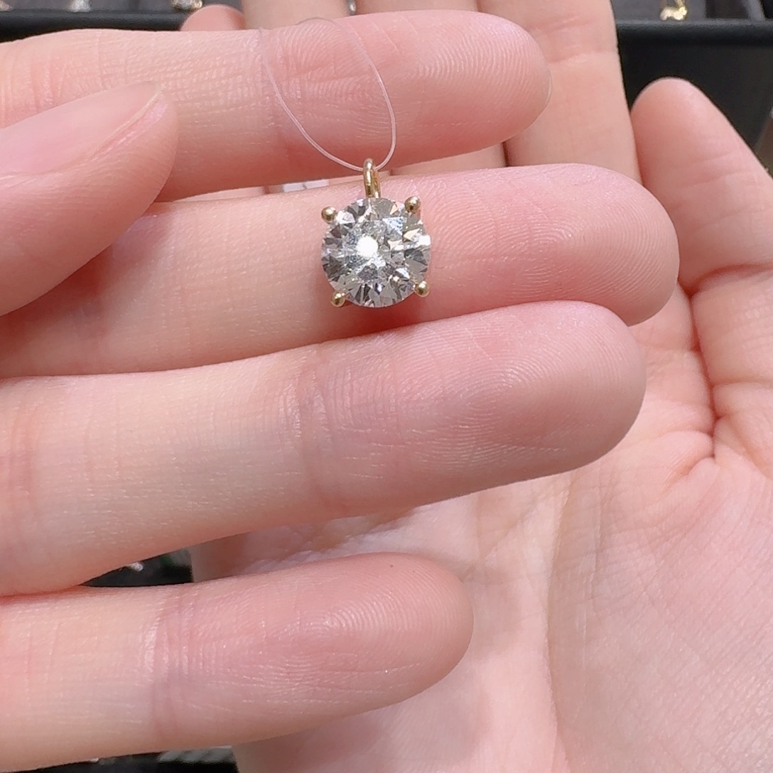 是***吖实验室培育钻石18K金镶嵌颈饰四爪2克拉k黄