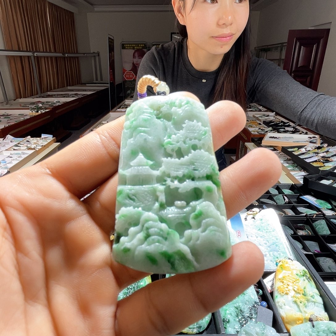 翡翠未镶嵌颈饰一