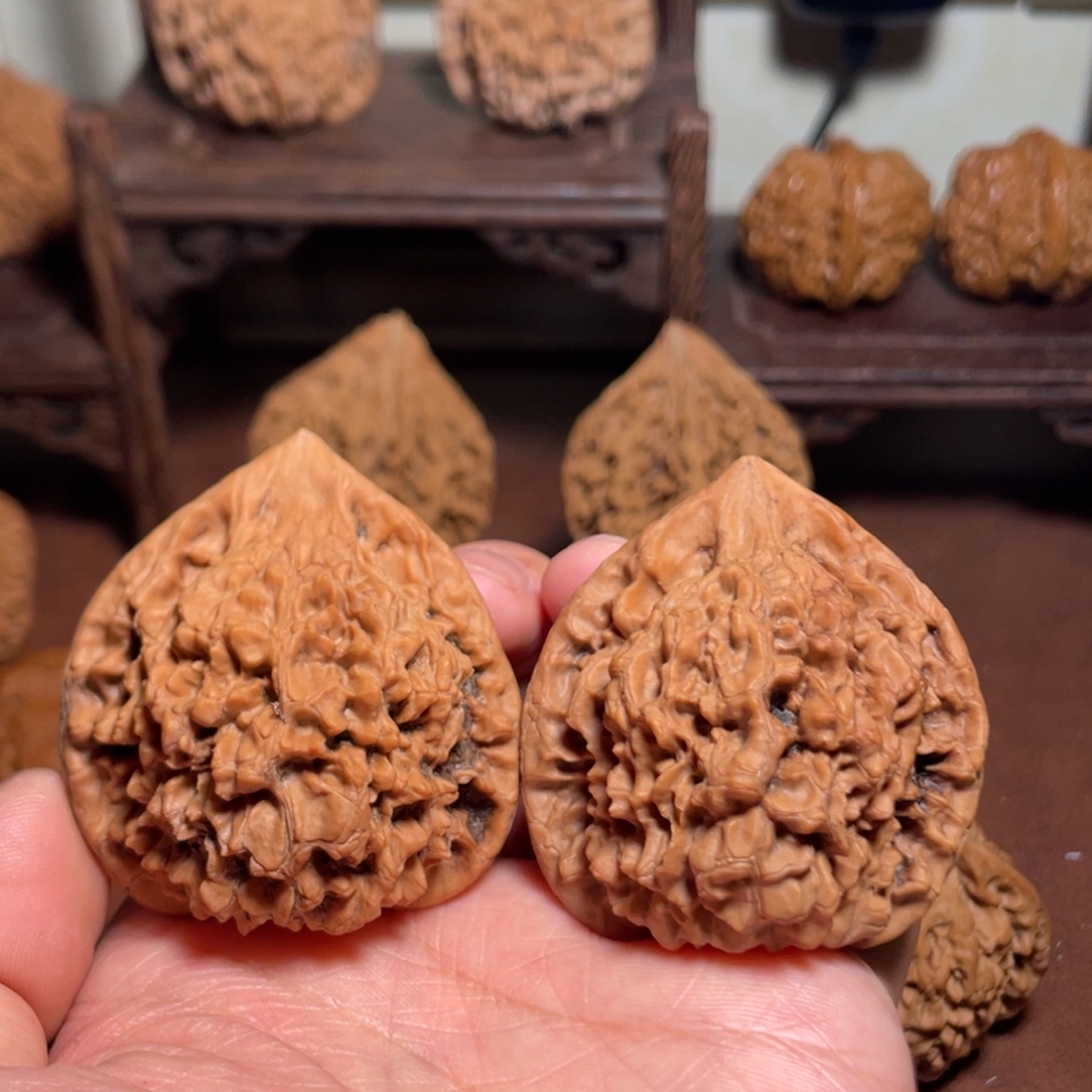 文玩核桃吊坠麒麟纹官帽