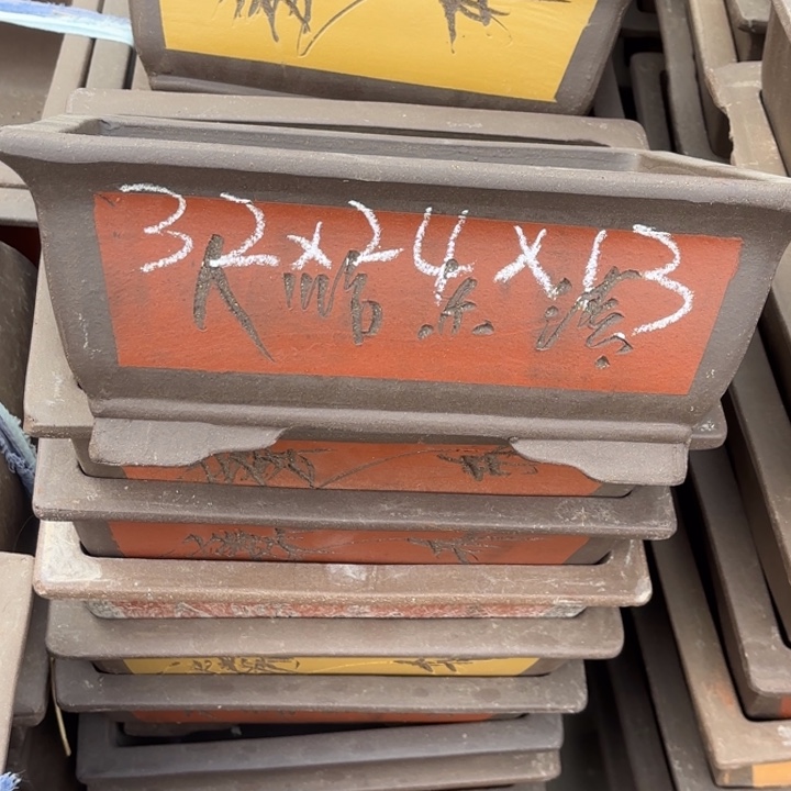 花盆紫砂100.4。        