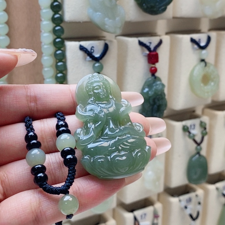 随***叶和田玉未镶嵌颈饰