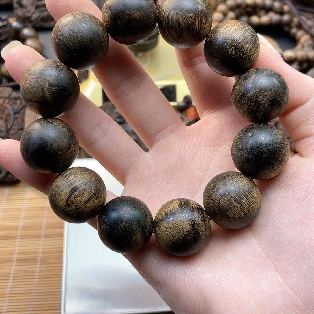 沉香手串岁**伤达拉干