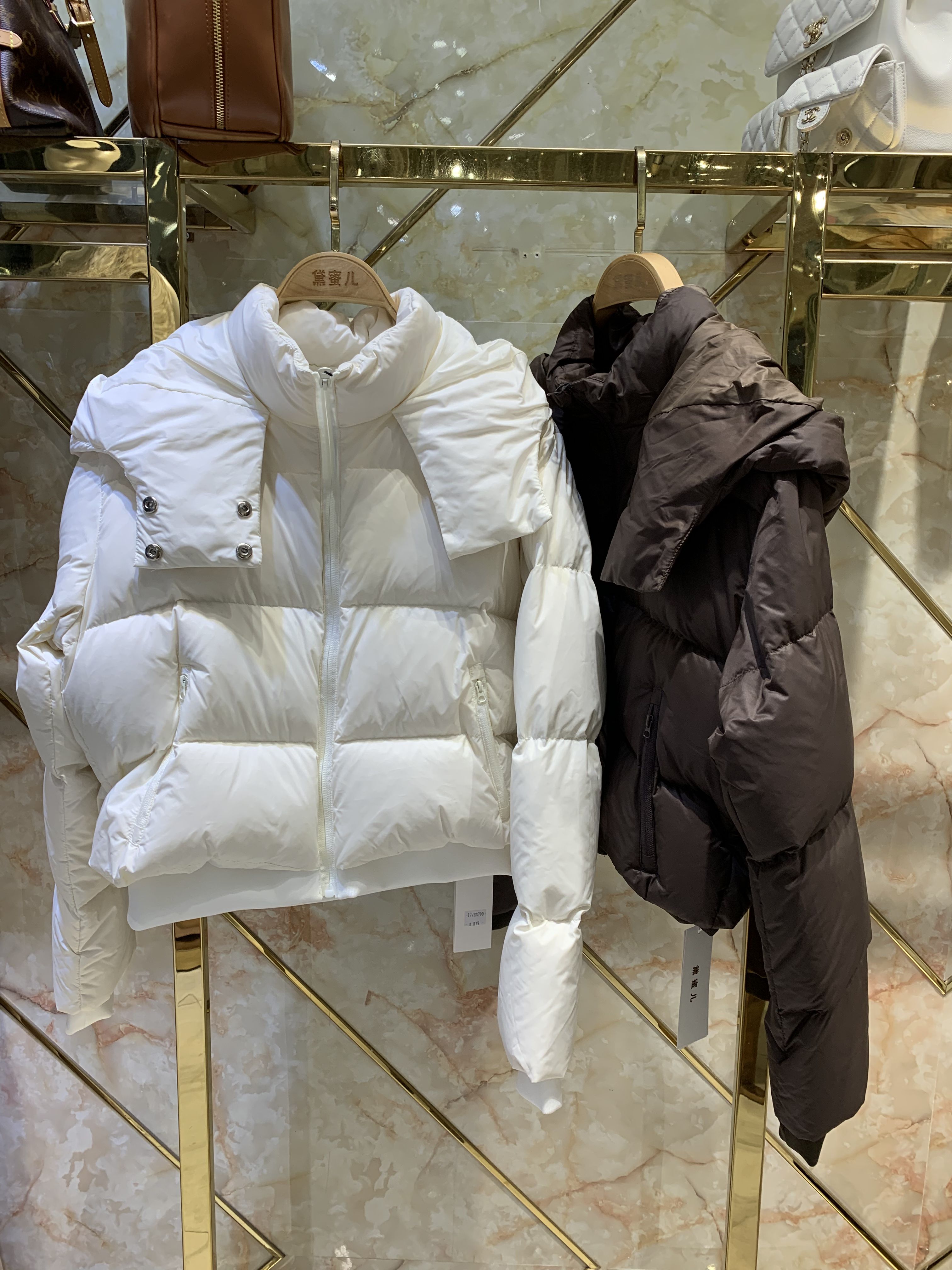 黛蜜儿2025新款连帽外套