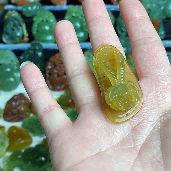 未镶嵌蛇纹石玉颈饰