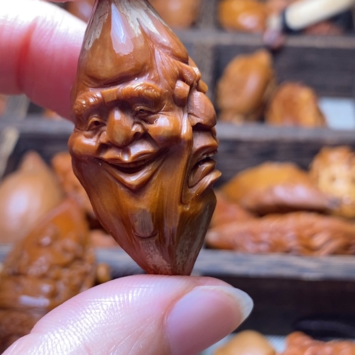 郝***食橄榄核手串/手链2.2 喜怒哀乐