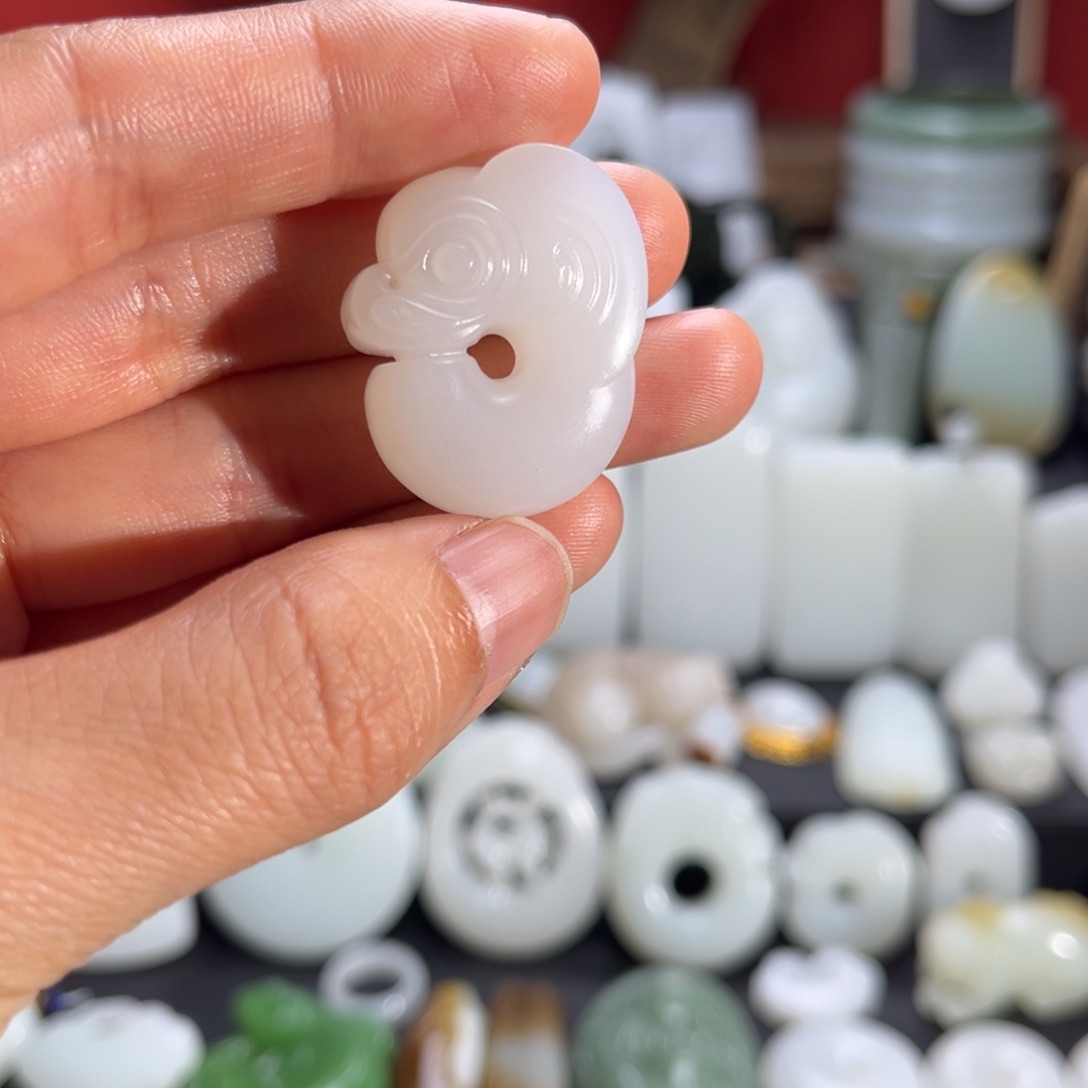 和田玉吊坠(赠链)未镶嵌