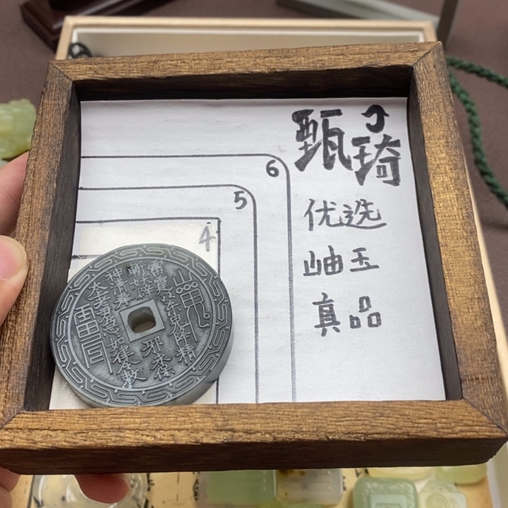 未镶嵌蛇纹石玉颈饰