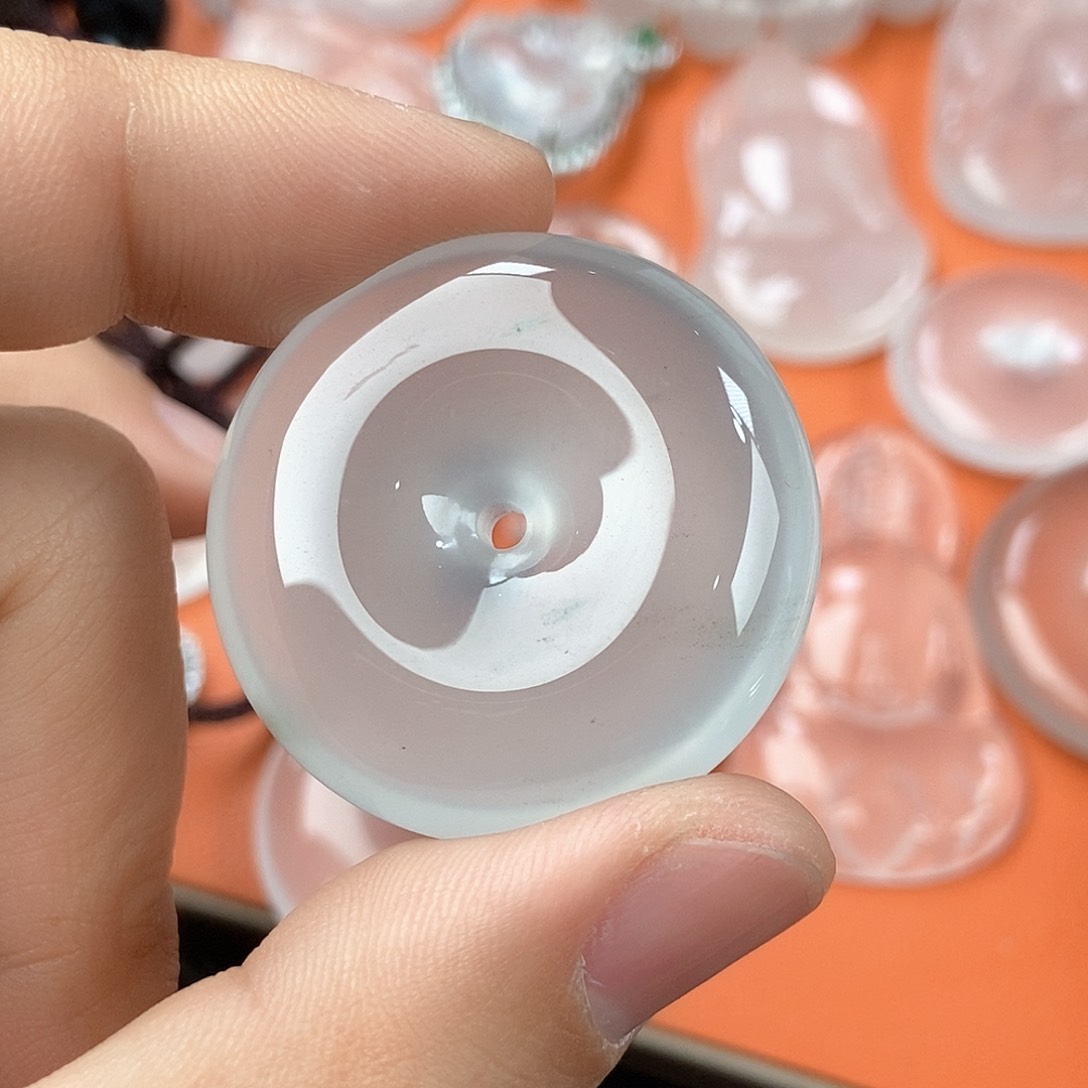 石英质玉颈饰未镶嵌二****）平安扣