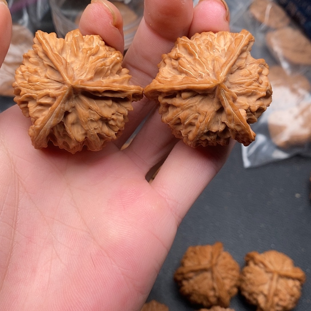 T***-文玩核桃吊坠40正奔