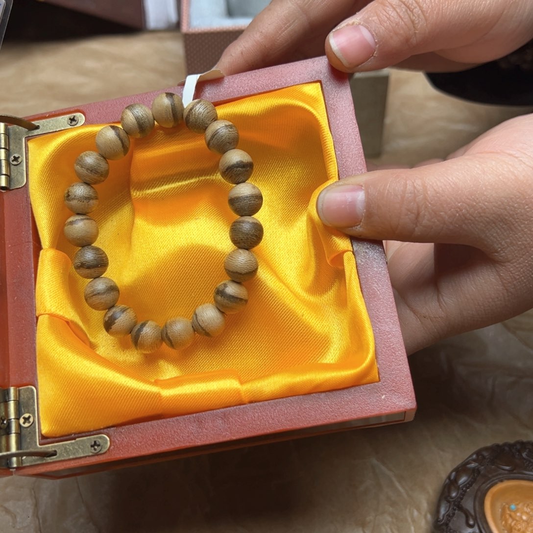 大叶紫檀（黑酸枝木类）