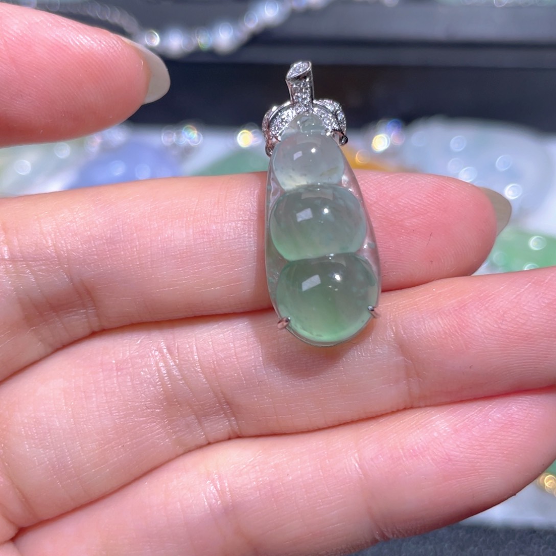 颈饰18K金镶嵌翡翠翡翠