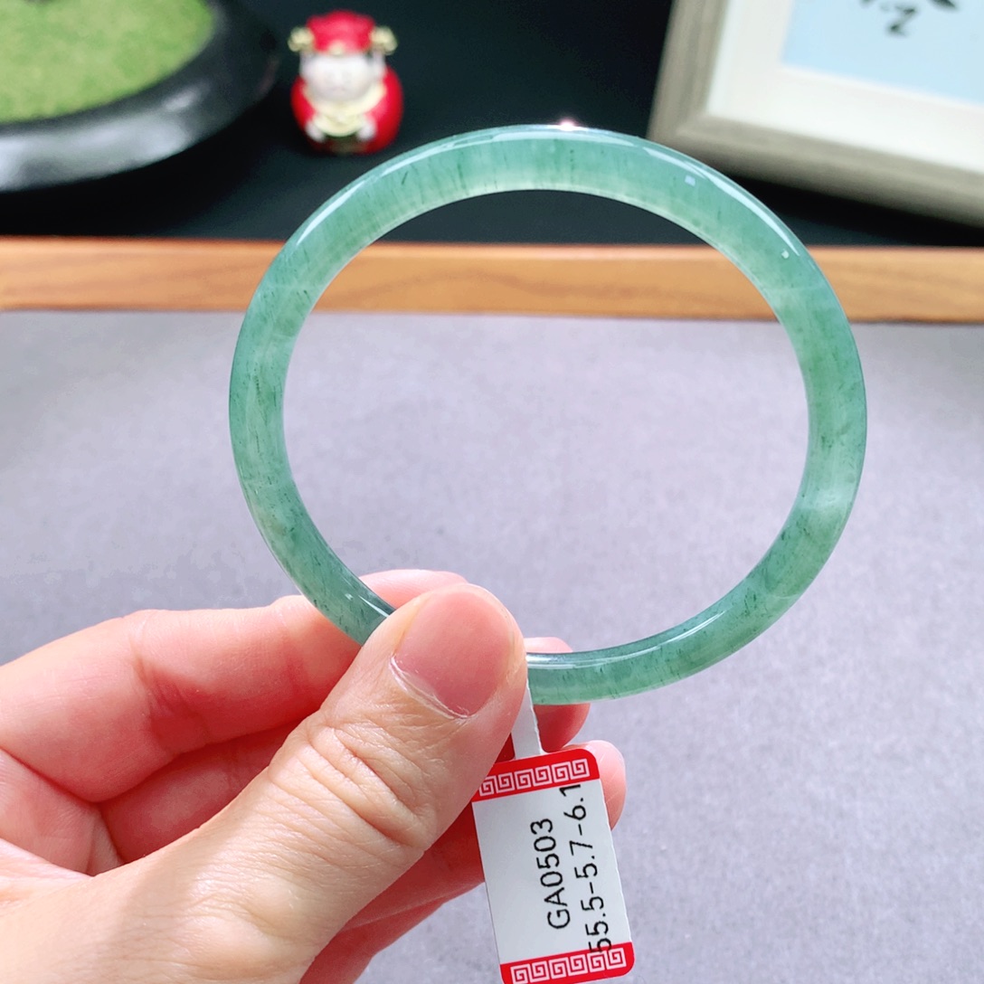 翡翠手镯未镶嵌天然翡翠手镯