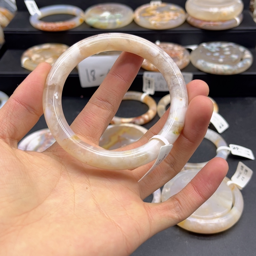 悦***悦玛瑙/玉髓未镶嵌颈饰