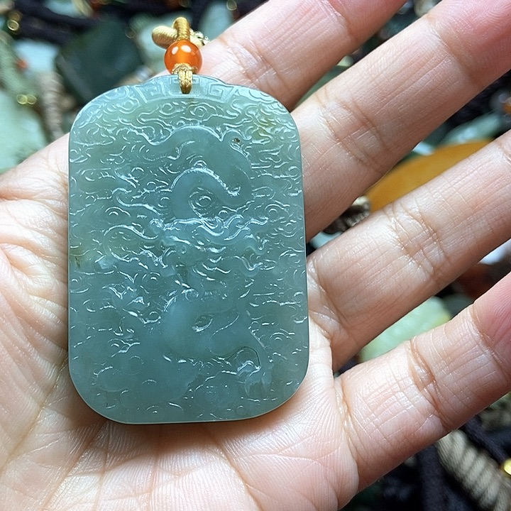 和田玉颈饰未镶嵌微瑕