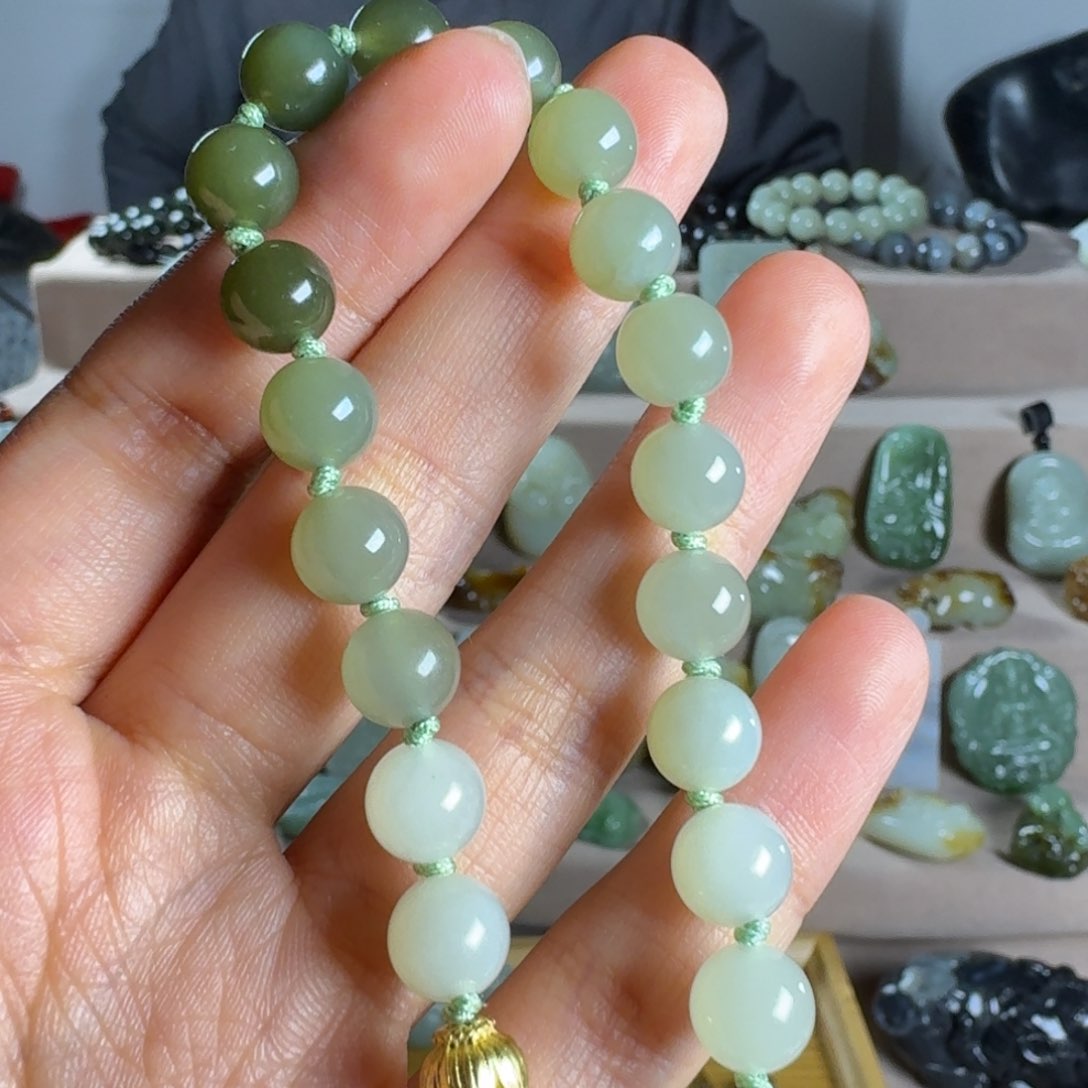 和田玉颈饰未镶嵌