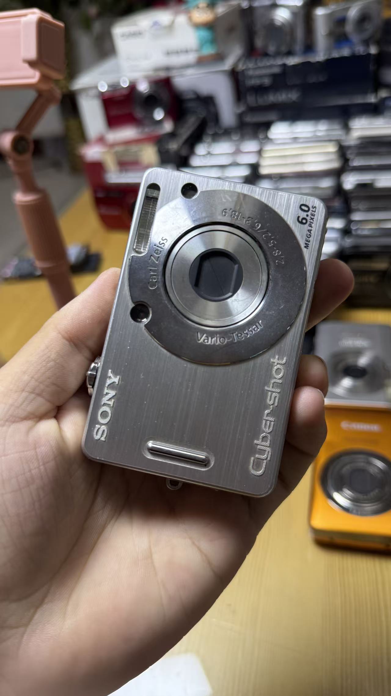 9新 Sony/索尼 W50九成新复古风格高像素多滤镜变焦数码相机