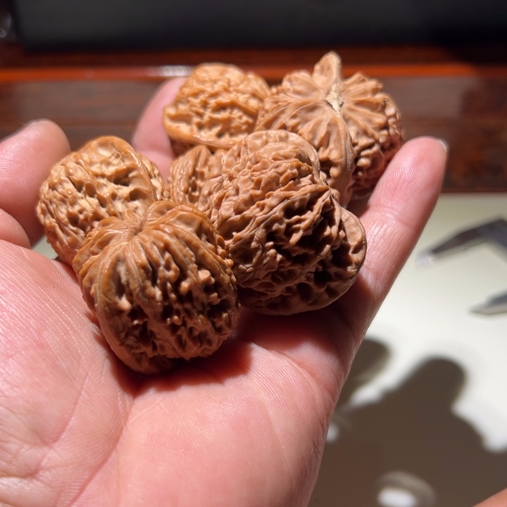 文玩核桃把件六*?三大类核桃