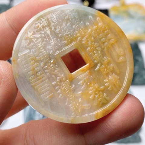 翡翠颈饰未镶嵌翡翠