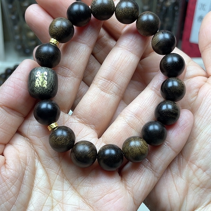 沉香手串向**！越南芽庄白奇楠留疤料