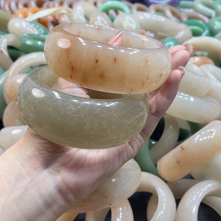 雄***狮石英质玉未镶嵌珠宝奇石