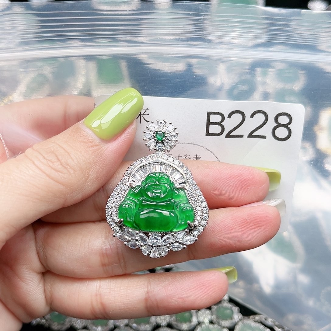 翡翠颈饰未镶嵌翡翠228