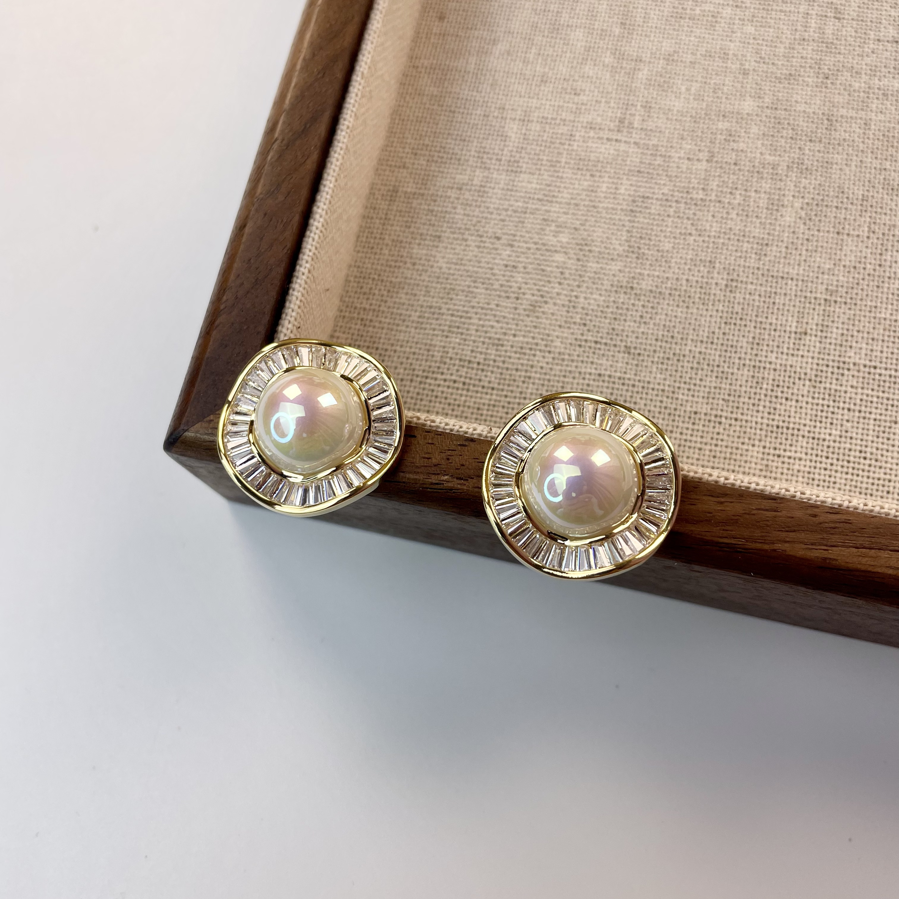 铜合金耳饰  买三送一  气质轻奢时尚百搭法式简约精致耳钉