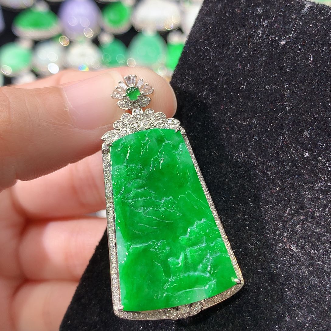 翡翠18K金镶嵌颈饰