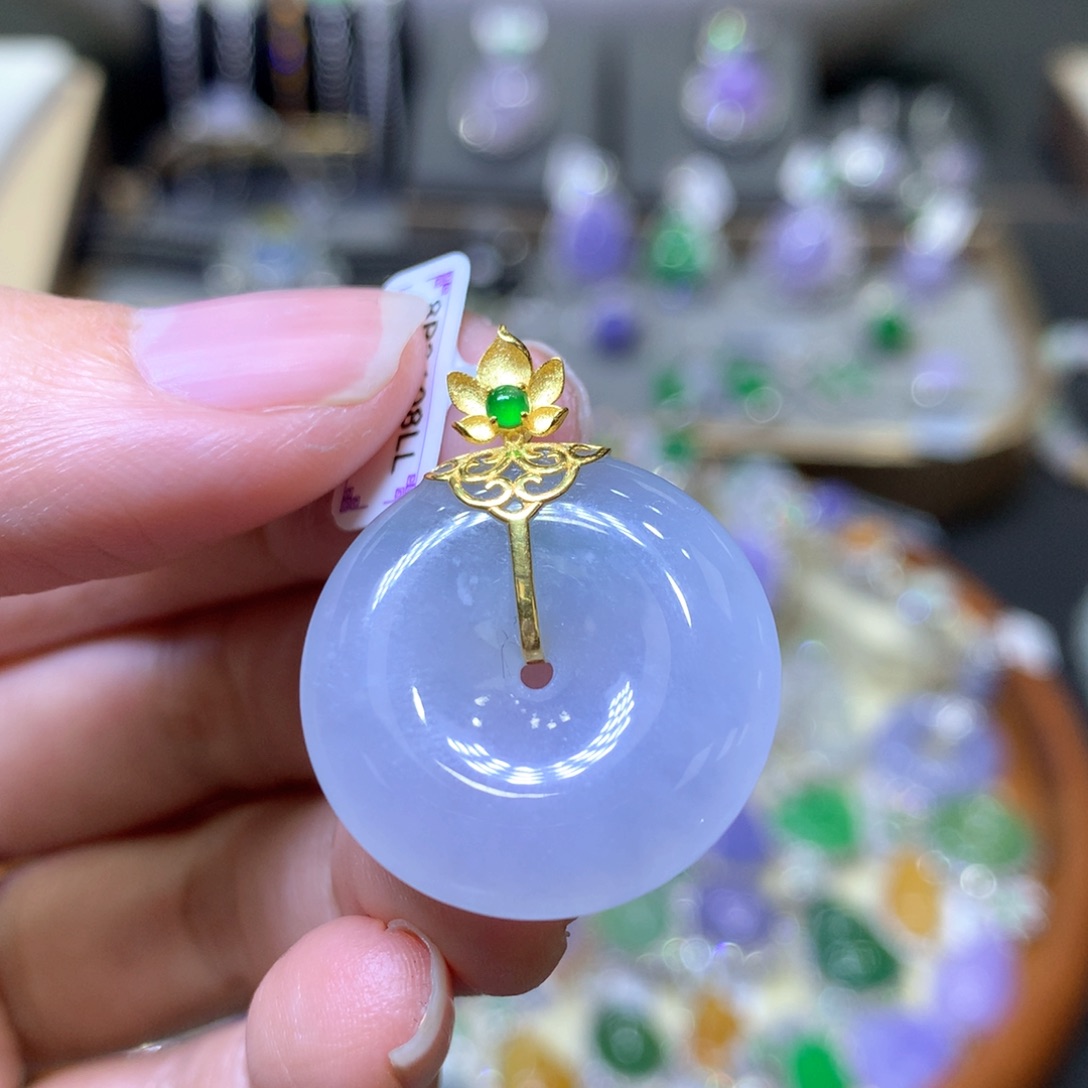 【闪购商品】翡翠颈饰18K金镶嵌翡翠吊坠项链