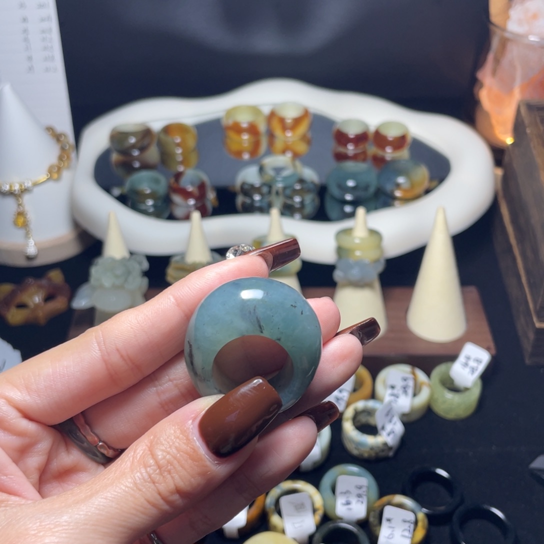 爱***新蛇纹石玉未镶嵌戒指有点不圆 已优惠