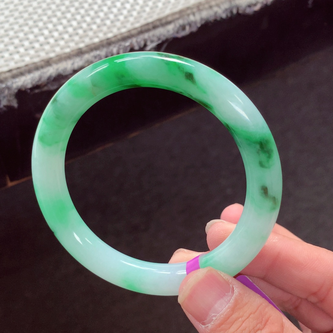 翡翠手镯未镶嵌释*缅甸