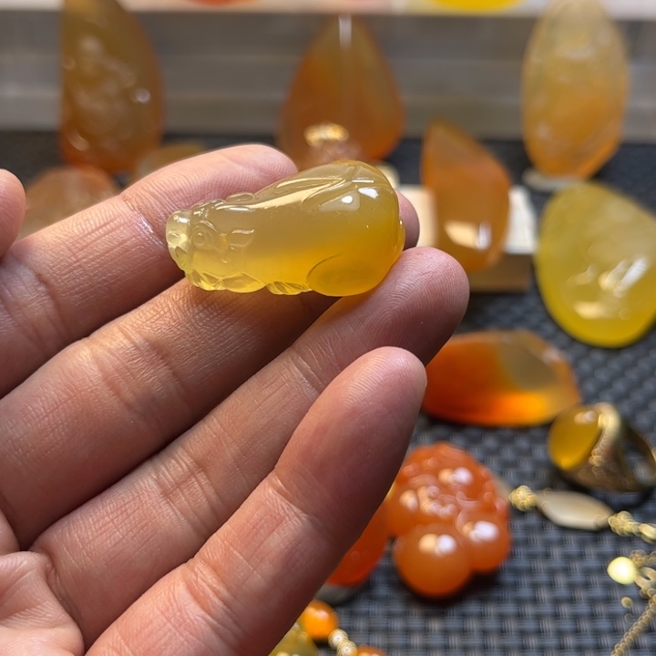 阳***光石英质玉未镶嵌旦面