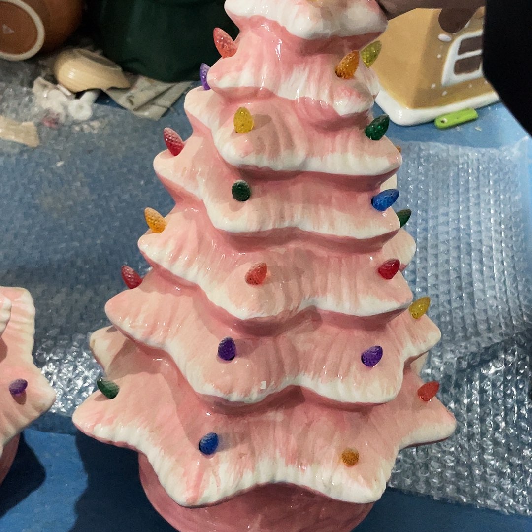 摆件   磕碰瑕疵。