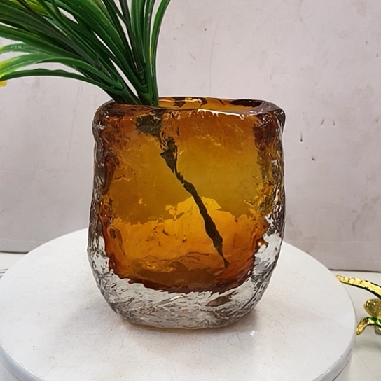 琉璃花瓶高15厘米口径9厘米