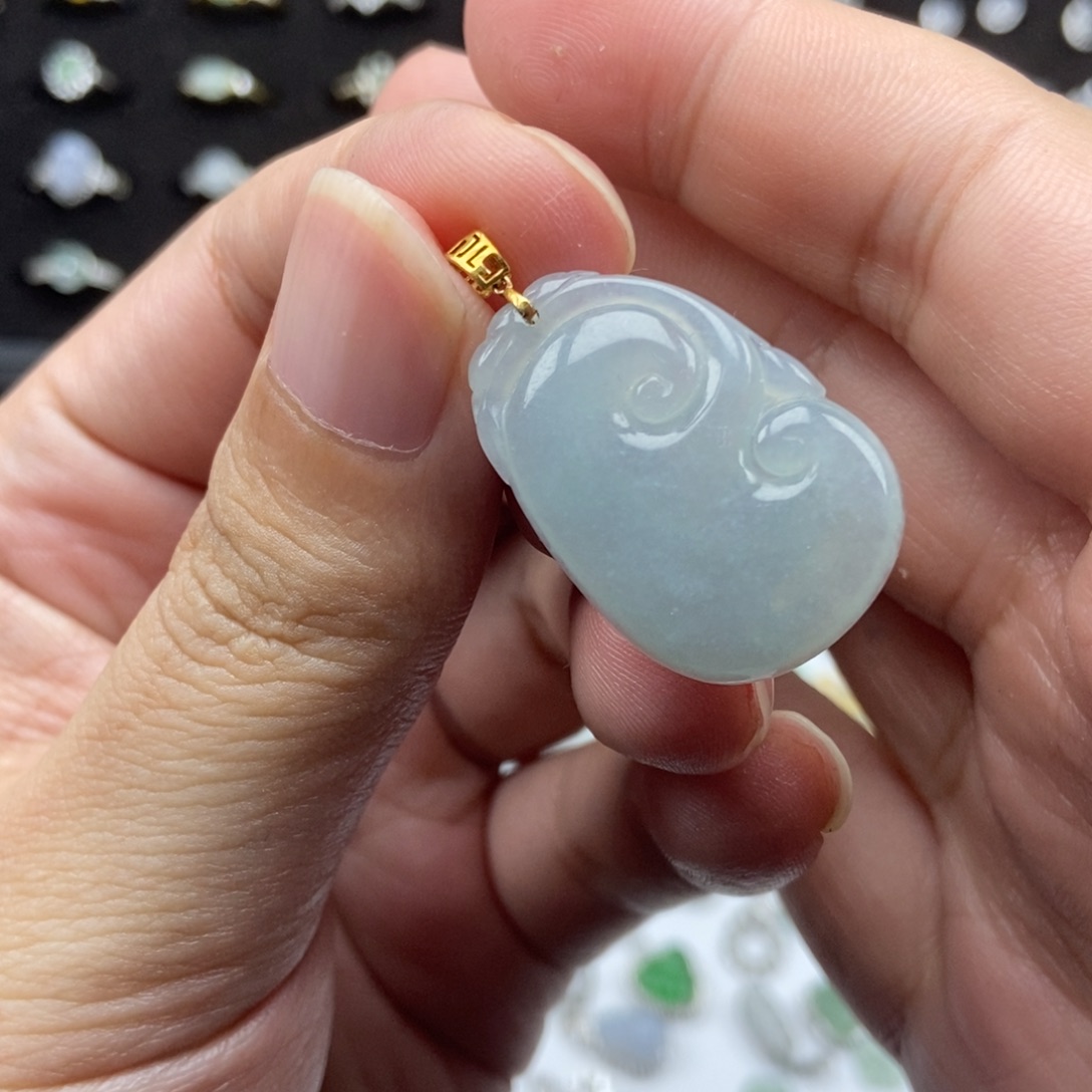 翡翠18K金镶嵌颈饰