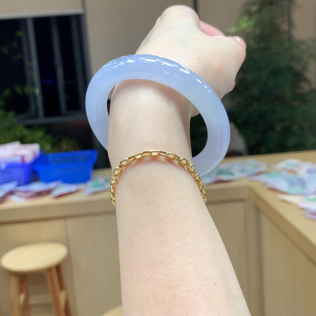 翡翠手镯未镶嵌敏*不退不换