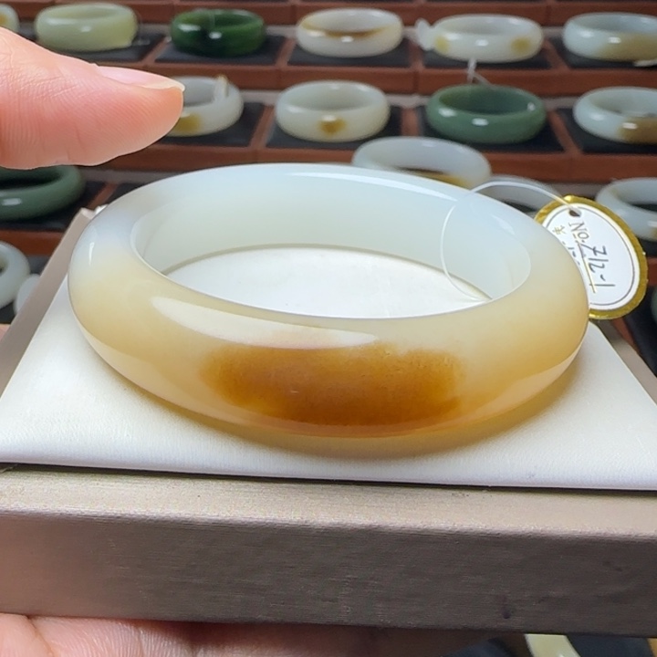 和田玉（糖玉）未镶嵌手镯