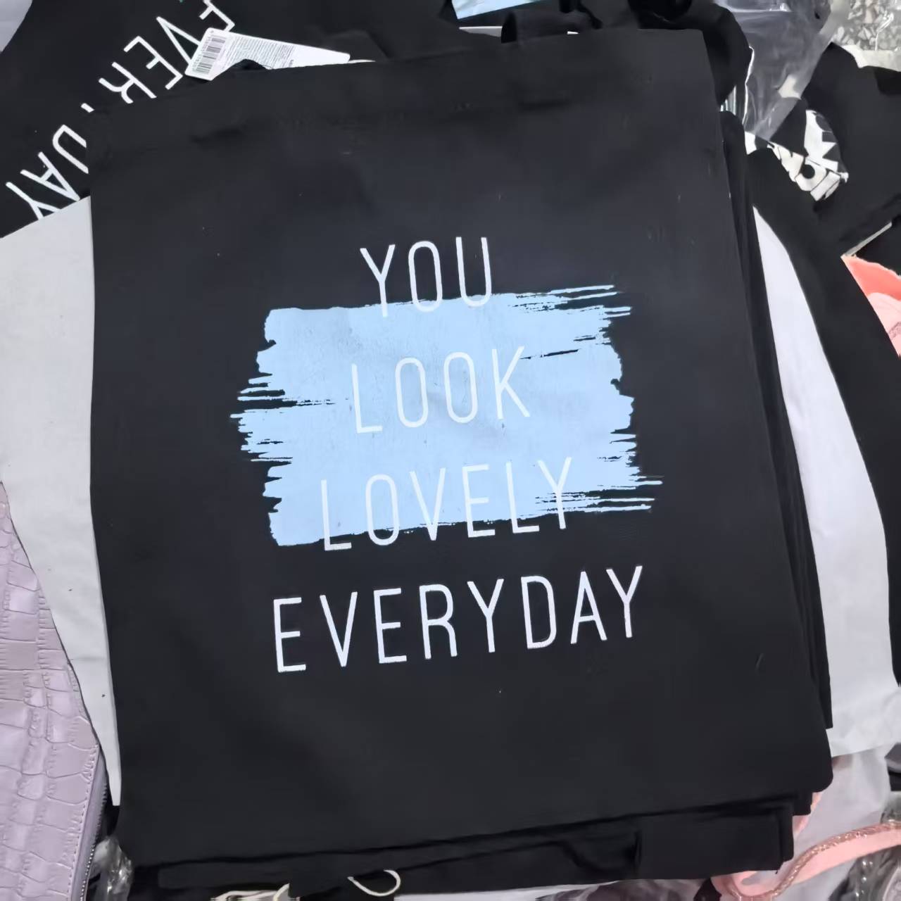 多款黑色手提帆布袋。发1