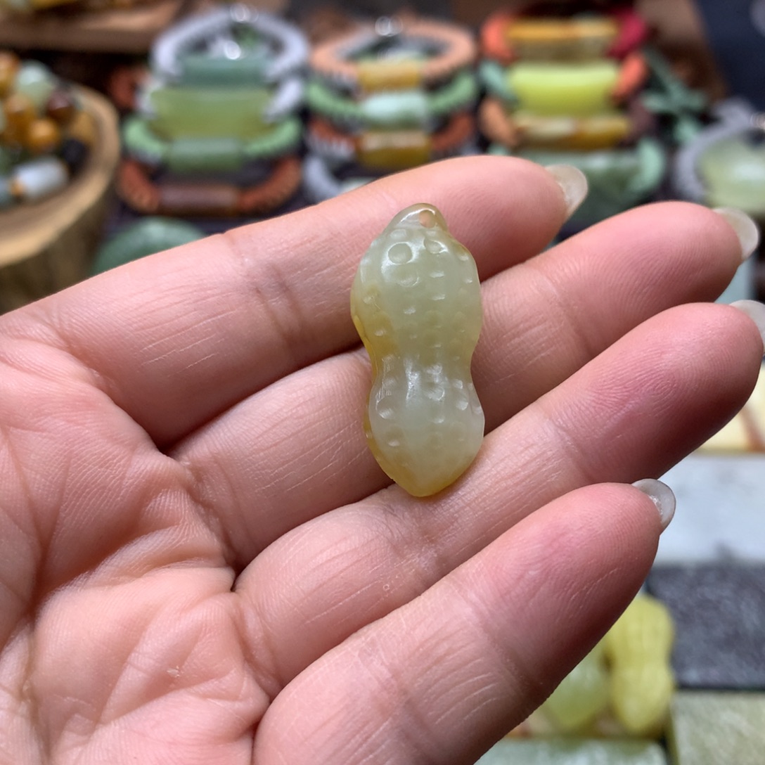 如***果蛇纹石玉合金颈饰