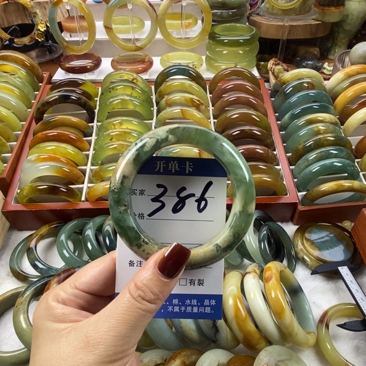 蛇纹石玉未镶嵌手镯56