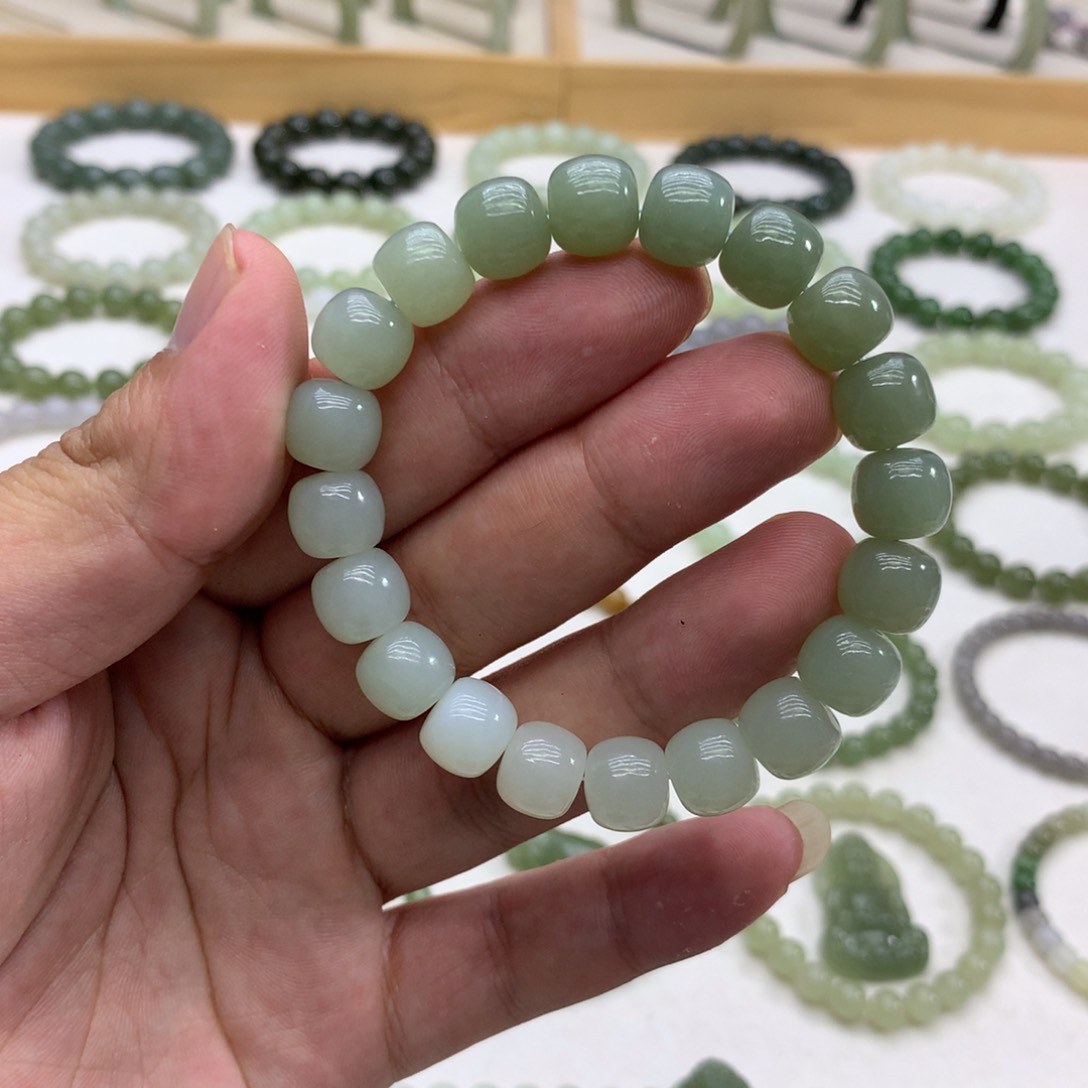 手串未镶嵌和田玉（特价渐变且末蓝渐变10）